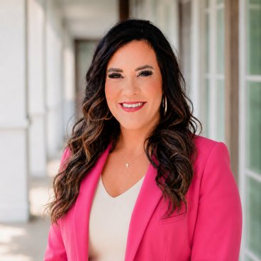 Headshot of Laura Grones