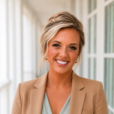 Headshot of Lindsey Tippmann